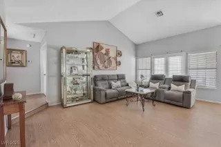 Photo #2: 2689199 Listing