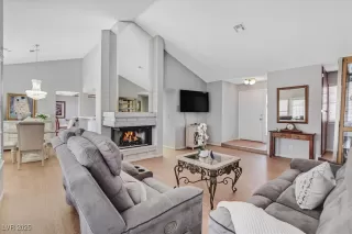 Photo #3: 2689199 Listing