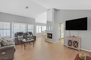 Photo #4: 2689199 Listing