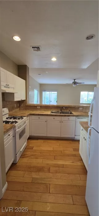 Photo #5: 2689200 Listing 