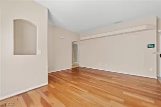 Photo #3: 2689260 Listing