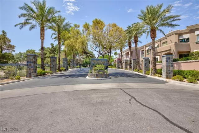 MLS: 2689264 Condo For Sale