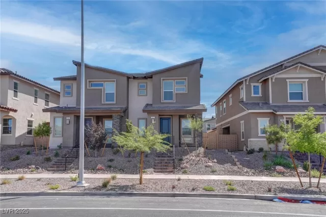 MLS: 2689287 Condo For Sale