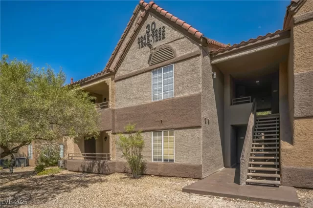 MLS: 2689312 Condo For Sale