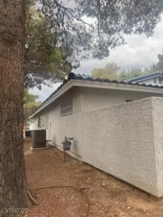 Photo #2: 2689313 Listing