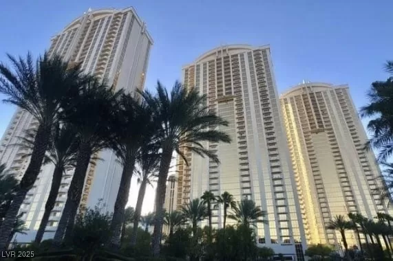 MLS: 2689318 Condo For Sale