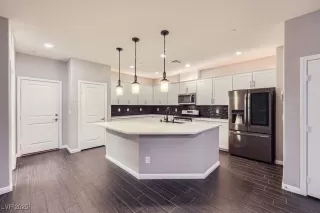 Photo #3: 2689340 Listing 