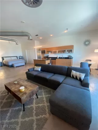 Photo #2: 2689363 Listing 