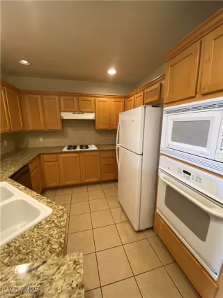 Photo #1: 2689365 Listing 