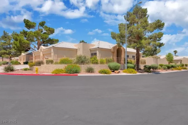 MLS: 2689388 Condo For Sale