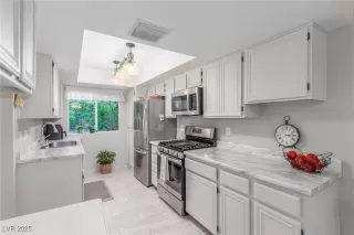 Photo #3: 2689449 Listing