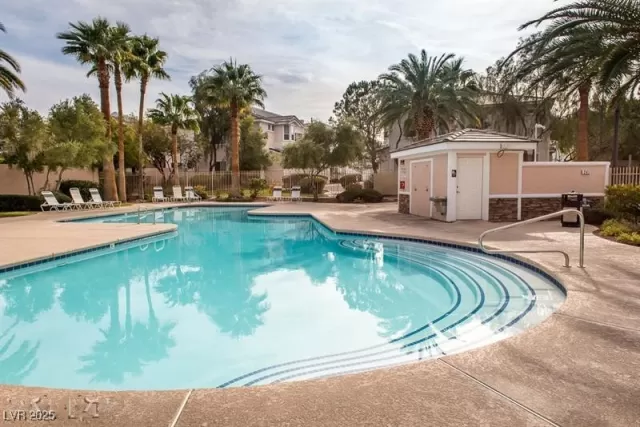 MLS: 2689478 Condo For Sale