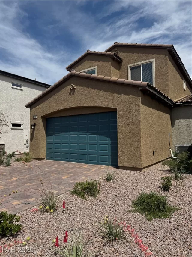 MLS: 2689492 Condo For Sale