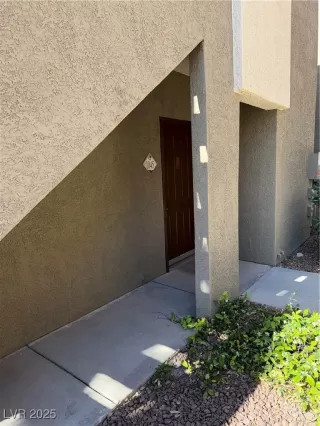 Photo #2: 2689523 Listing 