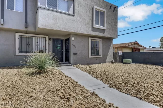 MLS: 2689583 Condo For Sale