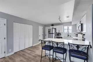 Photo #4: 2689583 Listing