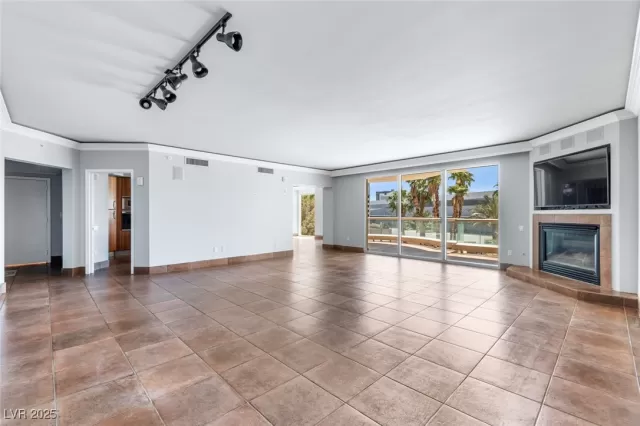 MLS: 2689588 Condo For Sale