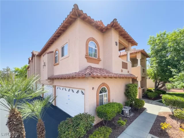 MLS: 2689607 Condo For Sale