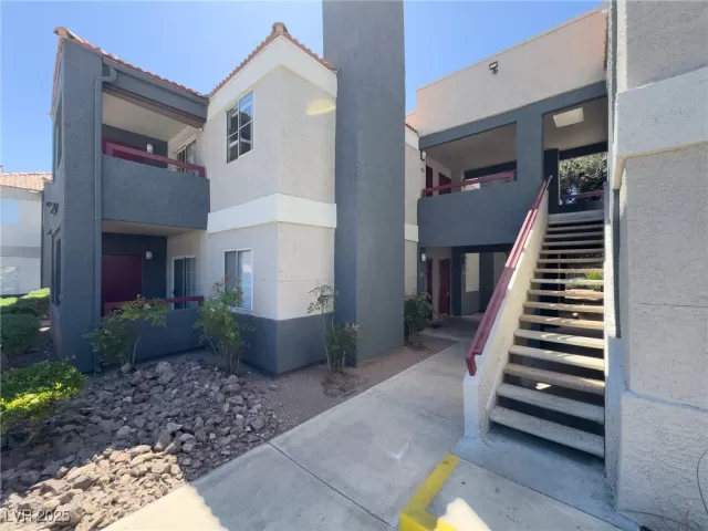 MLS: 2689642 Condo For Sale