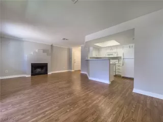 Photo #2: 2689642 Listing 