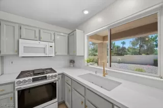 Photo #3: 2689662 Listing