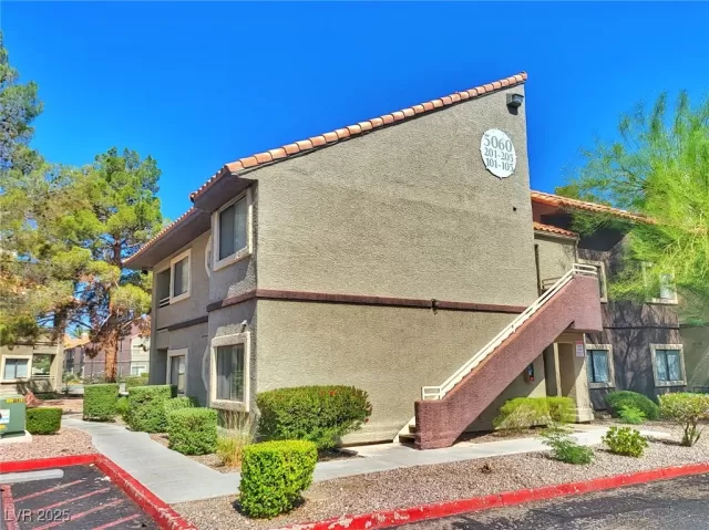 MLS: 2689663 Condo For Sale