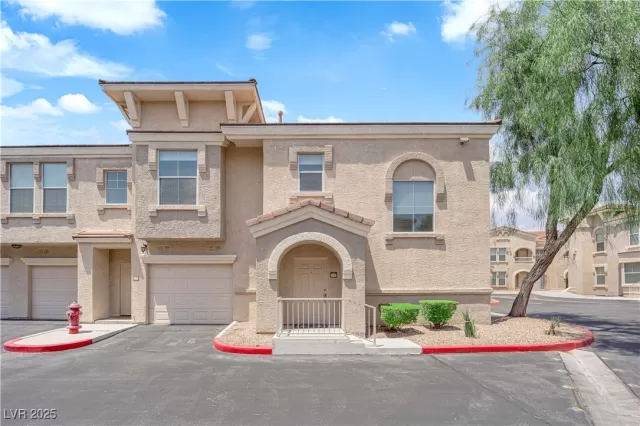 MLS: 2689667 Condo For Sale