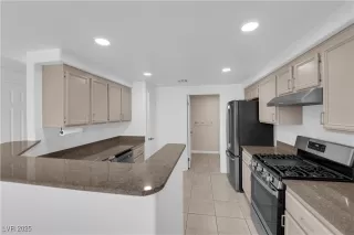 Photo #5: 2689667 Listing