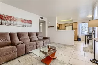 Photo #5: 2689678 Listing 
