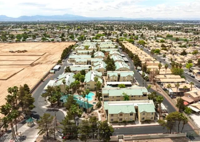 MLS: 2689685 Condo For Sale