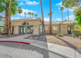 Photo #1: 2689685 Listing