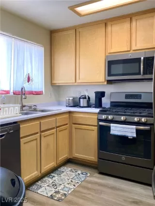 Photo #2: 2689685 Listing