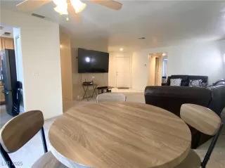 Photo #5: 2689685 Listing