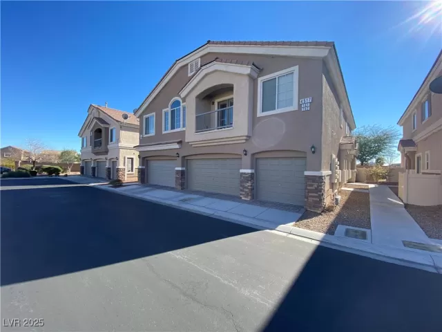 MLS: 2689698 Condo For Sale