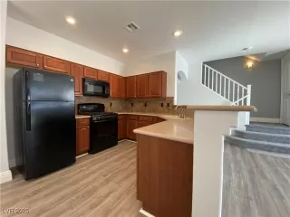 Photo #2: 2689698 Listing