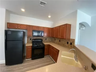 Photo #3: 2689698 Listing