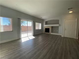 Photo #5: 2689698 Listing