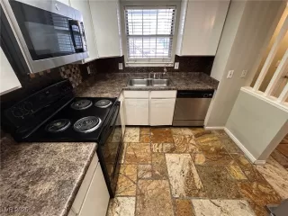 Photo #4: 2689703 Listing 