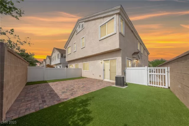 MLS: 2689727 Condo For Sale