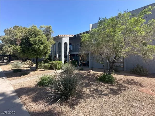 MLS: 2689728 Condo For Sale