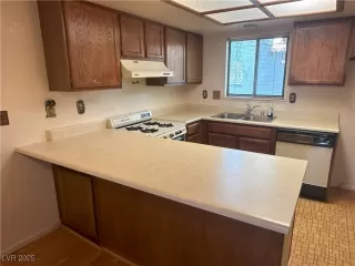 Photo #3: 2689728 Listing 