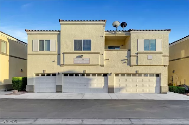 MLS: 2689745 Condo For Sale