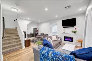 Photo #3: 2689745 Listing