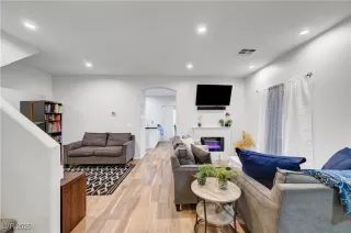 Photo #4: 2689745 Listing