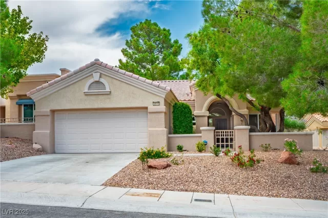 MLS: 2689753 Condo For Sale