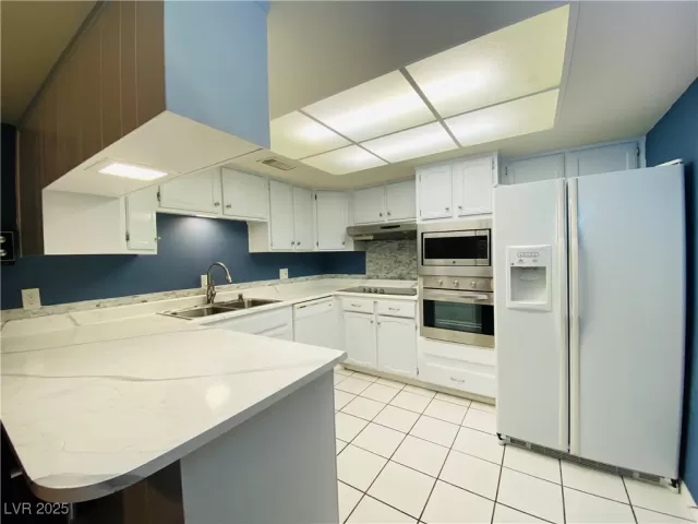 MLS: 2689769 Condo For Sale