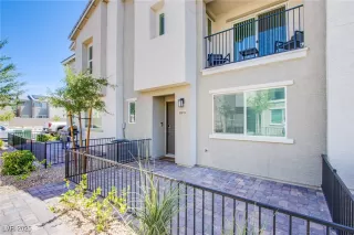 Photo #2: 2689803 Listing