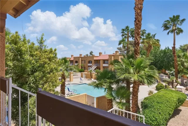 MLS: 2689867 Condo For Sale