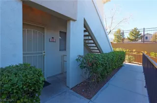 Photo #2: 2689884 Listing