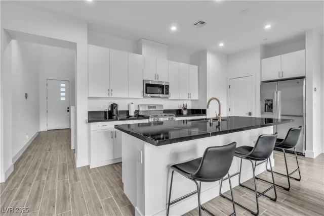 MLS: 2689900 Condo For Sale